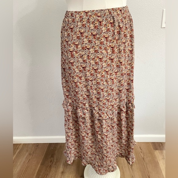 Gigio Dresses & Skirts - GiGio Maxi Ruffle Floral Skirt with Pockets Elastic Waist Size Medium